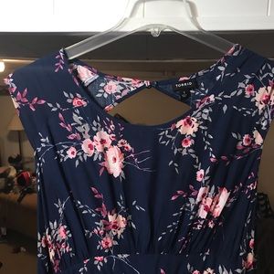 Short sleeved floral dress, new with tag!
